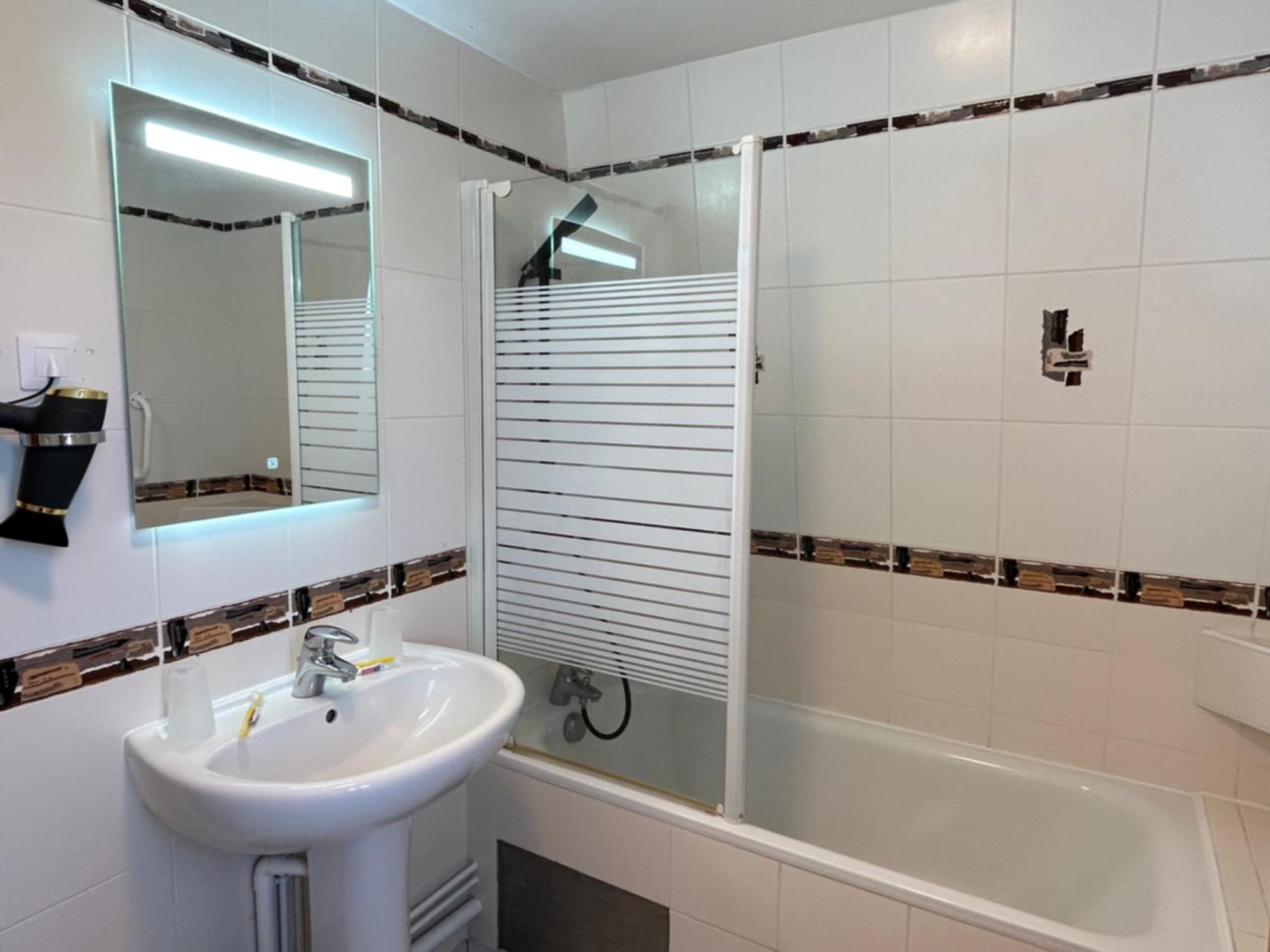 Logis Hotel Restaurant Spa Le Tosny Epaignes Экстерьер фото