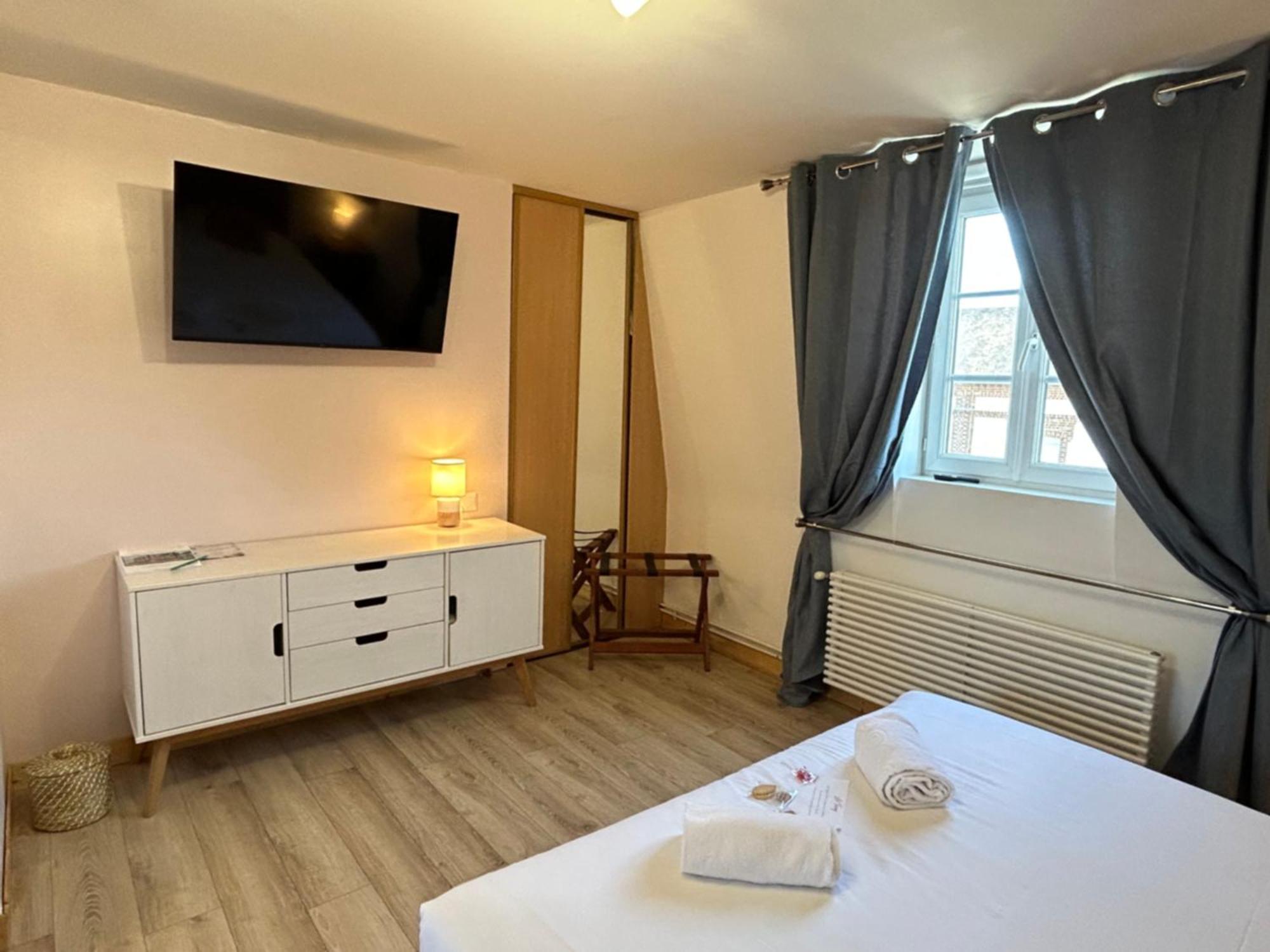 Logis Hotel Restaurant Spa Le Tosny Epaignes Экстерьер фото